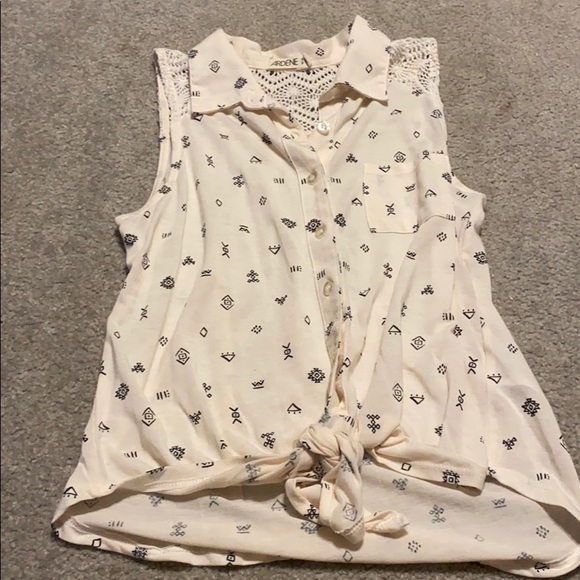 White shirt - Picture 1 of 3